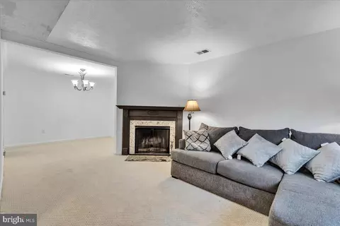 7302 Split Rail Ln, Laurel, MD 20707 photo 5