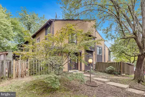 7302 Split Rail Ln, Laurel, MD 20707 photo 2