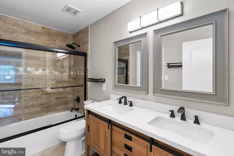 Bath - 15511 Brinton Way, Brandywine, MD 20613 photo 4 of 5