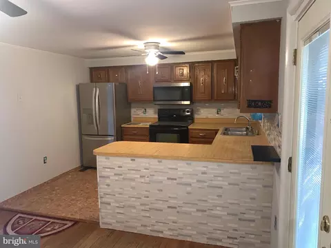 Kitchen - 8301 Heatherwick Dr, Brandywine, MD 20613 photo 2 of 2