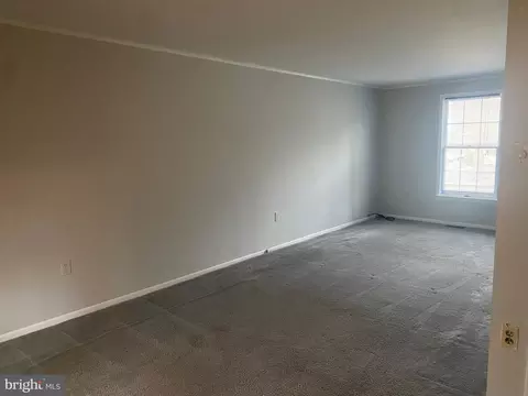 Living - 8301 Heatherwick Dr, Brandywine, MD 20613 photo 7 of 20