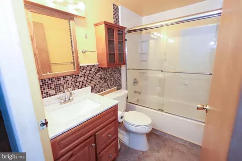 Bath - 8301 Heatherwick Dr, Brandywine, MD 20613 photo 5 of 7