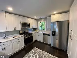 Entry Way - 9321 Lanham Severn Rd, Lanham, MD 20706 photo 5 of 24