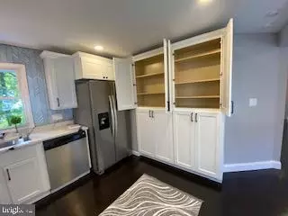 Entry Way - 9321 Lanham Severn Rd, Lanham, MD 20706 photo 4 of 24