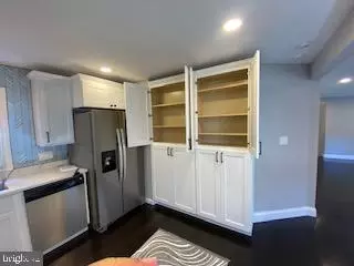 Entry Way - 9321 Lanham Severn Rd, Lanham, MD 20706 photo 3 of 24