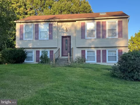 702 Avis Dr, Marlboro, MD 20774