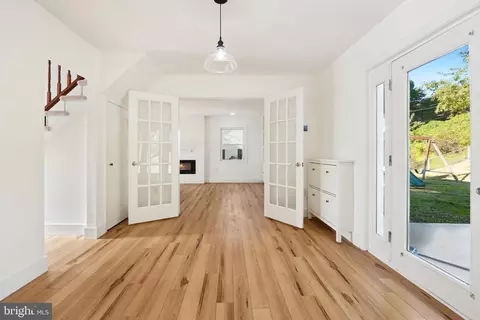 Entry Way - 12808 Beechtree Ln, Bowie, MD 20715 photo 2 of 5