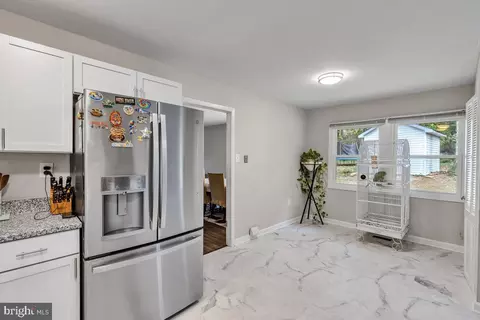 Entry Way - 12405 Silverbirch Ln, Laurel, MD 20708 photo 5 of 7