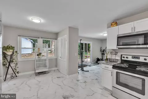 Entry Way - 12405 Silverbirch Ln, Laurel, MD 20708 photo 6 of 7