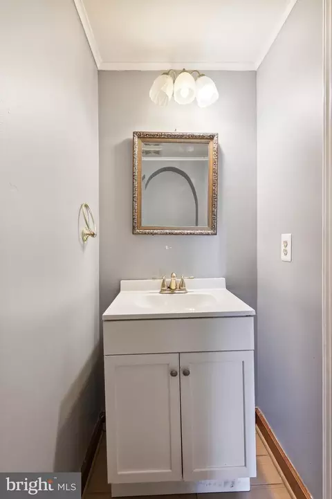 Bath - 6314 Barrs Ln, Lanham, MD 20706 photo 2 of 2