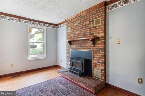 Living - 6314 Barrs Ln, Lanham, MD 20706 photo 1 of 3