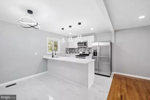 Entry Way - 9601 Oakwood Ave, Lanham, MD 20706 photo 1 of 3