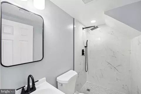 Bath - 9601 Oakwood Ave, Lanham, MD 20706 photo 2 of 2