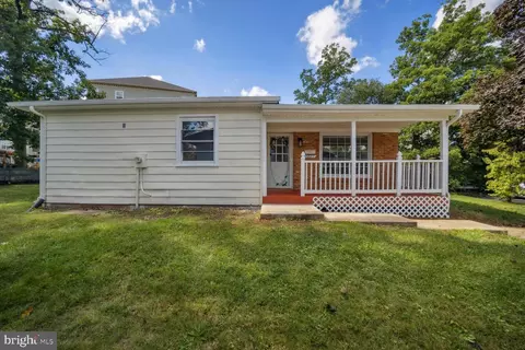 9601 Oakwood Ave, Lanham, MD 20706