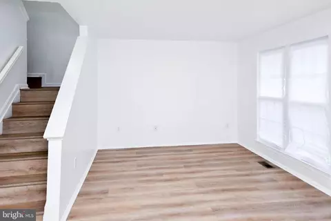 Living - 2716 Red Oak Ln, Lanham, MD 20706 photo 3 of 8