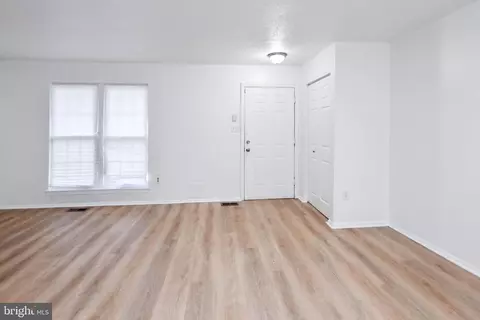 Living - 2716 Red Oak Ln, Lanham, MD 20706 photo 6 of 8