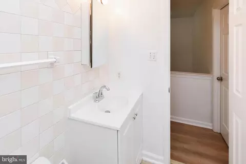 Bath - 2716 Red Oak Ln, Lanham, MD 20706 photo 2 of 2