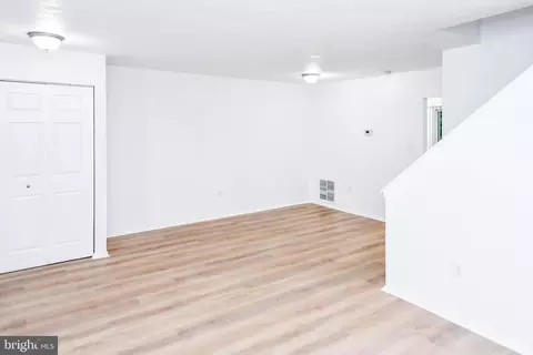 Living - 2716 Red Oak Ln, Lanham, MD 20706 photo 4 of 8