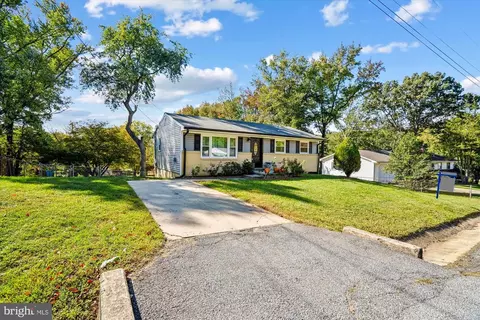 9507 Castle Dr, Marlboro, MD 20772