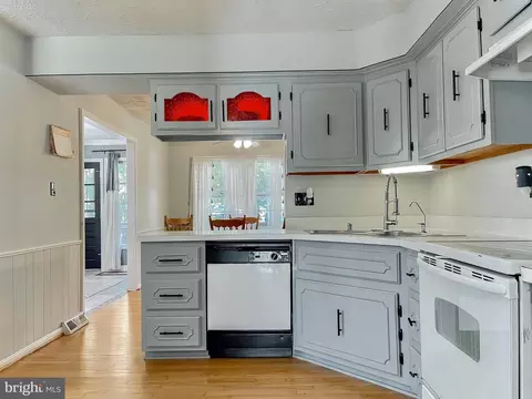 Kitchen - 11204 Cedarville Rd, Brandywine, MD 20613 photo 2 of 2