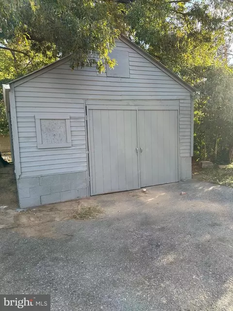 9157 Lanham Severn Rd, Lanham, MD 20706 photo 2