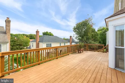 Exterior - 8908 Admiral Dr, Laurel, MD 20708 photo 2 of 7