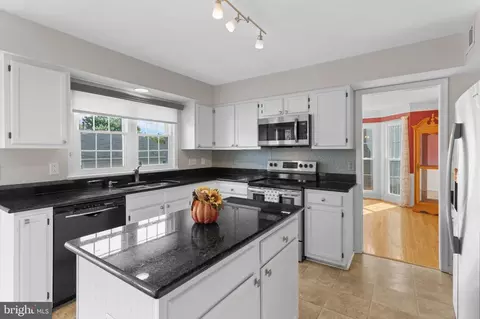 Kitchen - 8908 Admiral Dr, Laurel, MD 20708 photo 2 of 3