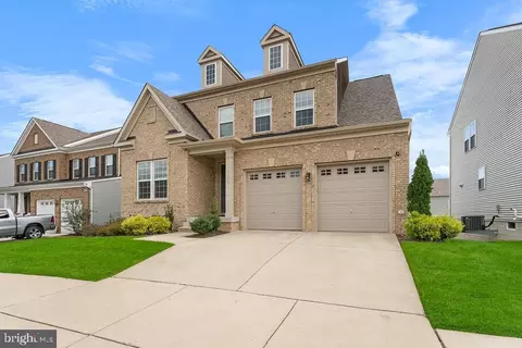 9105 Garden Knoll Ln, Marlboro, MD 20772
