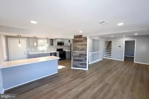 Entry Way - 4103 Maple, Suitland, MD 20746 photo 8 of 22
