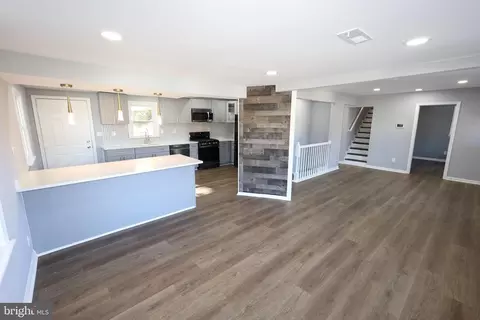 Entry Way - 4103 Maple, Suitland, MD 20746 photo 10 of 22