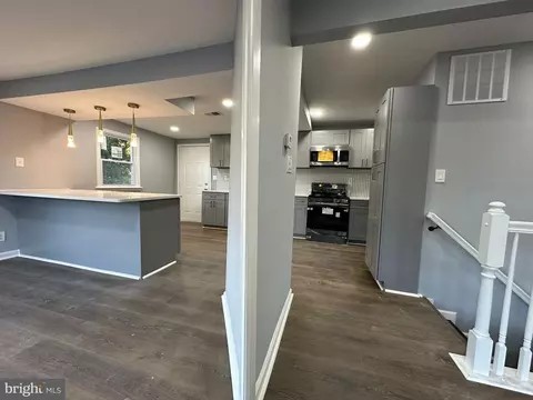 Entry Way - 4103 Maple, Suitland, MD 20746 photo 2 of 22