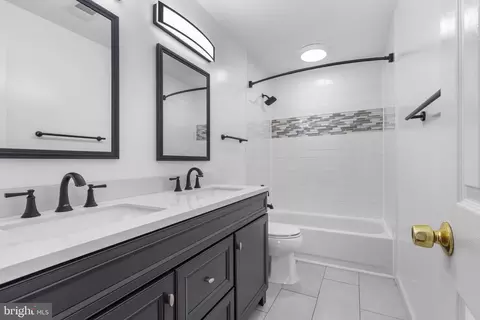 Bath - 15101 Jerimiah Ln, Bowie, MD 20721 photo 2 of 5