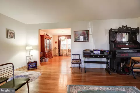 Entry Way - 9317 Pine View Ln, Clinton, MD 20735 photo 7 of 9