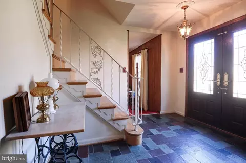 Entry Way - 9317 Pine View Ln, Clinton, MD 20735 photo 2 of 9