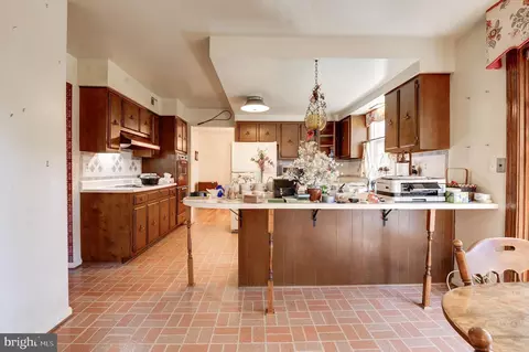 Kitchen - 9317 Pine View Ln, Clinton, MD 20735 photo 1 of 8