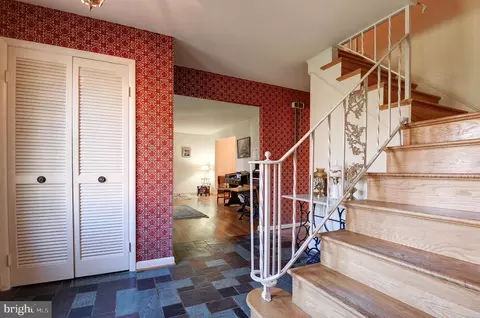 Entry Way - 9317 Pine View Ln, Clinton, MD 20735 photo 6 of 9