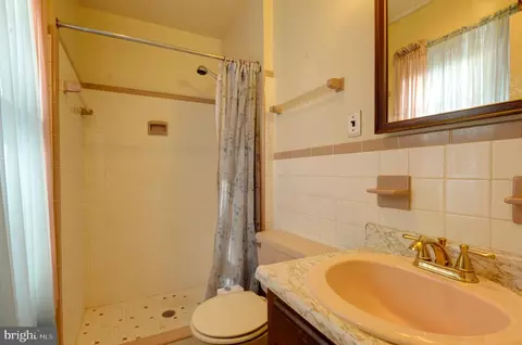 Bath - 9317 Pine View Ln, Clinton, MD 20735 photo 4 of 4