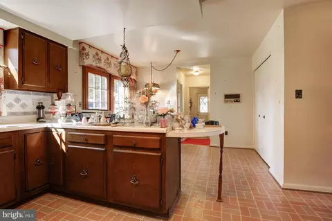 Kitchen - 9317 Pine View Ln, Clinton, MD 20735 photo 6 of 8