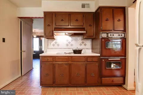 Kitchen - 9317 Pine View Ln, Clinton, MD 20735 photo 4 of 8
