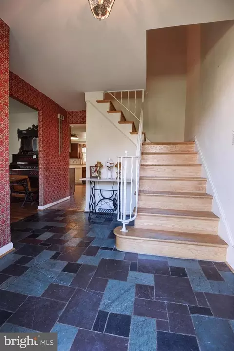 Entry Way - 9317 Pine View Ln, Clinton, MD 20735 photo 5 of 9