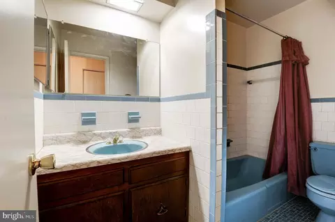 Bath - 9317 Pine View Ln, Clinton, MD 20735 photo 3 of 4