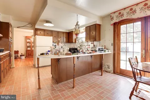Kitchen - 9317 Pine View Ln, Clinton, MD 20735 photo 7 of 8