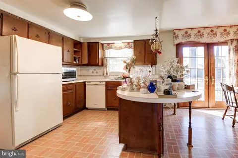 Kitchen - 9317 Pine View Ln, Clinton, MD 20735 photo 2 of 8