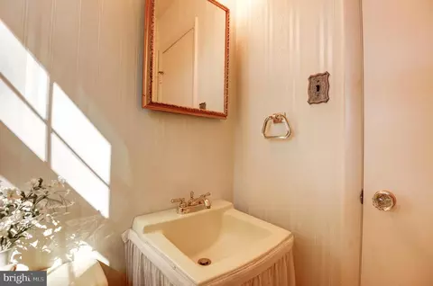 Bath - 9317 Pine View Ln, Clinton, MD 20735 photo 2 of 4