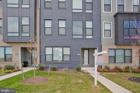 302 Summit Point Blvd, Bowie, MD 20716 photo 2