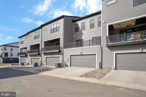 302 Summit Point Blvd, Bowie, MD 20716 photo 27