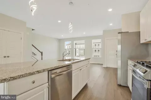 302 Summit Point Blvd, Bowie, MD 20716 photo 8