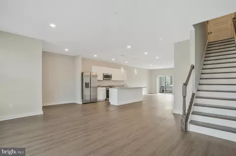 302 Summit Point Blvd, Bowie, MD 20716 photo 6