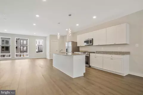 302 Summit Point Blvd, Bowie, MD 20716 photo 7