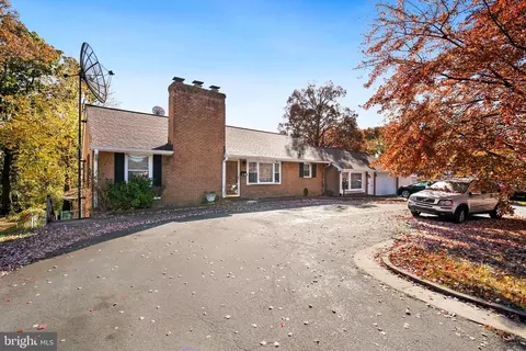 9331 Lanham Severn Rd, Lanham, MD 20706 photo 2